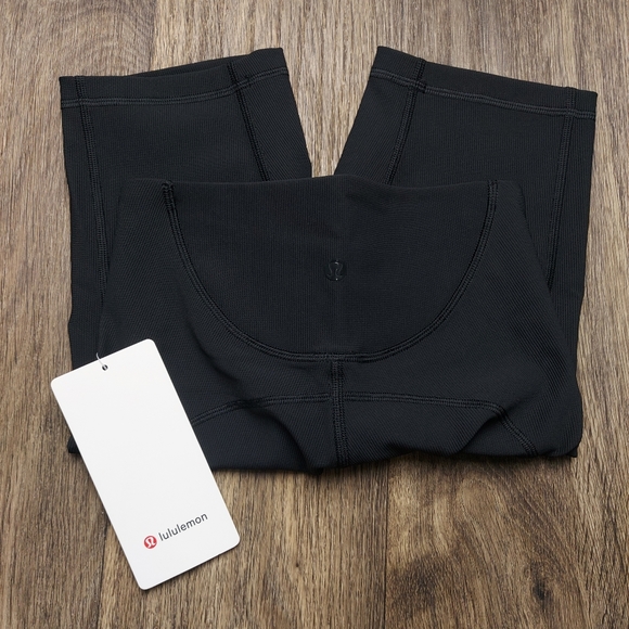 Lululemon Ribbed Contoured High Rise Short 8" - Picture 6 of 8